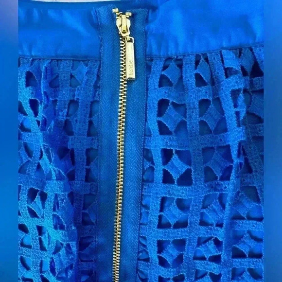 Kensie Knee Length Woven Blur Skirt Size: Small - Picture 3 of 8